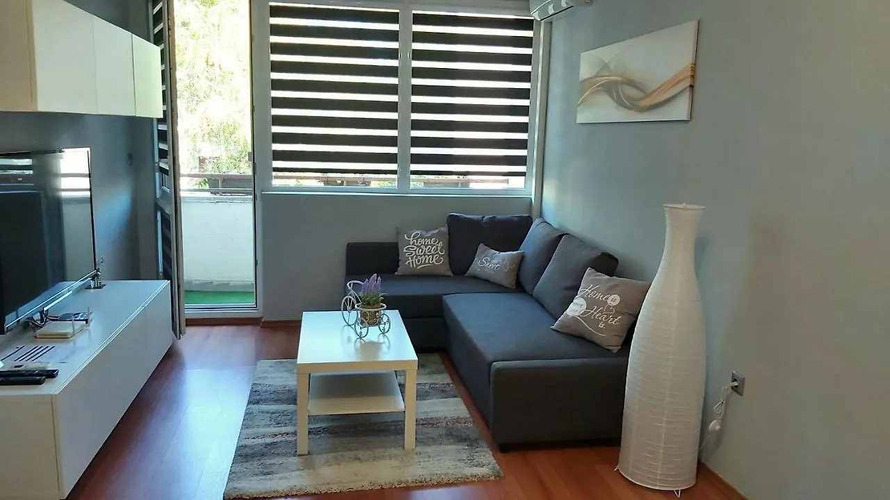 Mam'S Apartment In The Center 바르나 0*,